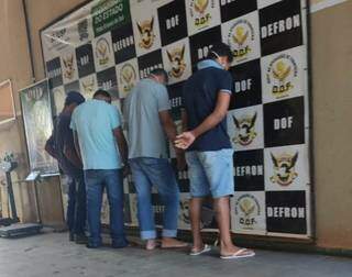 Quatro s&atilde;o presos negociando venda de 230 quilos de maconha em churrascaria