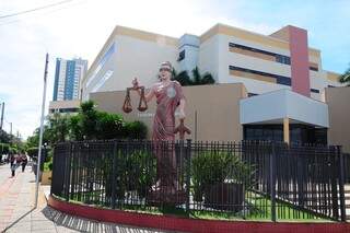 Estátua da Deus da Justiça que fica na esquina do Fórum, onde a audiência de custódia vai ocorrer. (Foto: Paulo Francis)