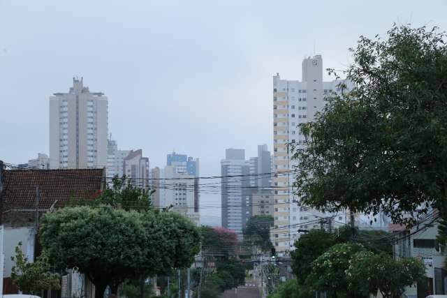 Ter&ccedil;a-feira amanhece nublada, previs&atilde;o &eacute; de calor e chuvas isoladas em MS