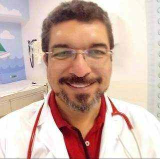Virgílio Gonçalves de Souza Júnior era um dos pediatras mais conhecidos da Capital. (Foto: Reprodução Facebook)