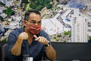 Sandro Benites em reunião na Câmara Municipal de Campo Grande. (Foto: Marcos Maluf)