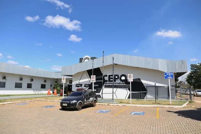 Homem instala c&acirc;mera voltada para quintal do vizinho e caso vira pancadaria