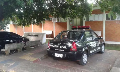 M&atilde;e que enterrou filha viva vai a j&uacute;ri por homic&iacute;dio triplamente qualificado 