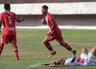 Jogadores do Comercial celebram gol marcado no Estadual (Foto: Divulgação)