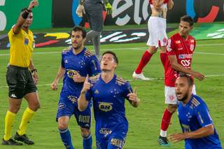 Matheus Barbosa jogador do Cruzeiro comemora seu gol durante partida contra o América-RN no estádio Arena das Dunas pelo campeonato Copa do Brasil 2021. (Foto: Estadão Conteúdo) 