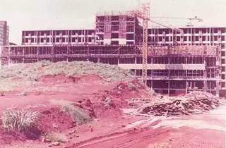 Registro da construção do moinho do Indubrasil, que hoje em dia só funciona como &#34;paisagem&#34; (Foto: Arquivo Pessoal)