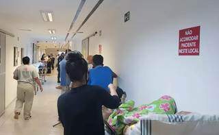 Santa Casa lotada, com pacientes nos corredores nesta quarta-feira por conta da pandemia. (Foto: Divulgação)