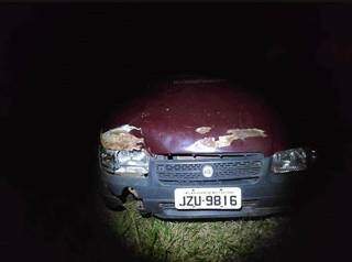 Veículo utilizado para atropelar vítimas foi localizado em fazenda pouco tempo depois (Divulgação/PM Rio Verde de MT)