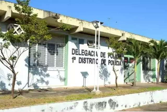 Padrasto &eacute; detido ap&oacute;s ser flagrado espiando enteada tomar banho 