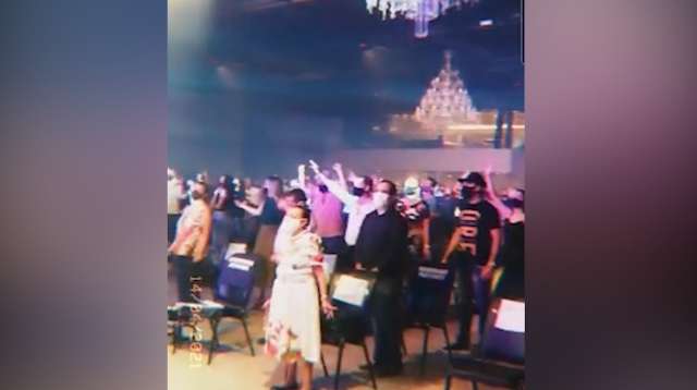 Leitores reclamam de aglomera&ccedil;&atilde;o em culto de anivers&aacute;rio de pastor
