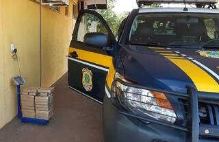 Dois dias ap&oacute;s apreens&atilde;o, pol&iacute;cia encontra tabletes de coca&iacute;na em semirreboque