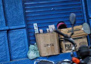 Outro ponto de venda dos cigarros na travessa José Bacha. (Foto: Paulo Francis)