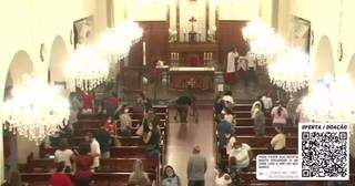 Missa on-line do Santuário Perpétuo Socorro tem canto no vídeo destinado a divulgação de canais de doação. (Foto: Reprodução do Youtube)