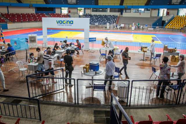Vacina&ccedil;&atilde;o no fim de semana ser&aacute; para 60 anos