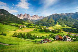Com cenários que mais parecem uma moldura, Dolomitas fica no norte da Itália (Foto: Reprodução)