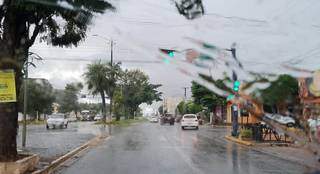 Chuva desta sexta-feira no centro de Ponta Porã (Foto: Direto das Ruas)