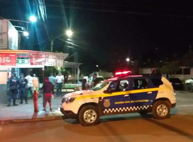 Na primeira noite com novo hor&aacute;rio, 61 s&atilde;o pegos furando o toque de recolher