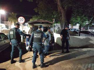 Esfaqueado na barriga, homem fica com v&iacute;sceras expostas e morre em hospital