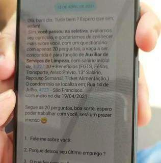 Conversa pelo WhatsApp mostra golpista informando sobre vaga de emprego (Foto: Liniker Ribeiro)