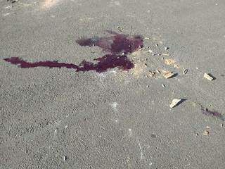 Marcas de sangue e vestigios do crime amanheceram na rua Pacoti no Bairro Vida Nova (Direto das Ruas)