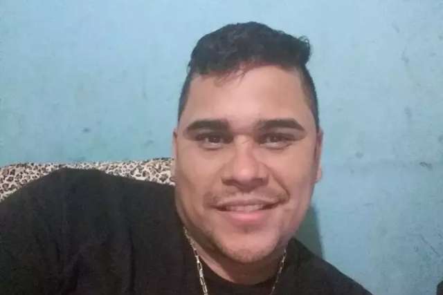 Homem &eacute; executado com mais de 60 tiros de fuzil na porta de casa em Campo Grande