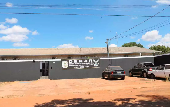 Trio &eacute; flagrado e preso quando fazia entrega de maconha 