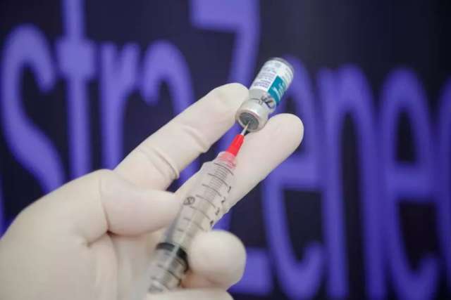 Governo confirma 4 milh&otilde;es de vacinas do cons&oacute;rcio internacional em maio