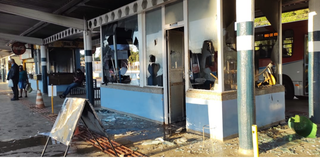 Adolescente invade Terminal Guaicurus, quebra cabine e ateia fogo 
