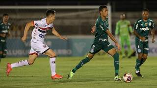 Palmeiras usa meninos, empata com Botafogo e segue fora das quartas