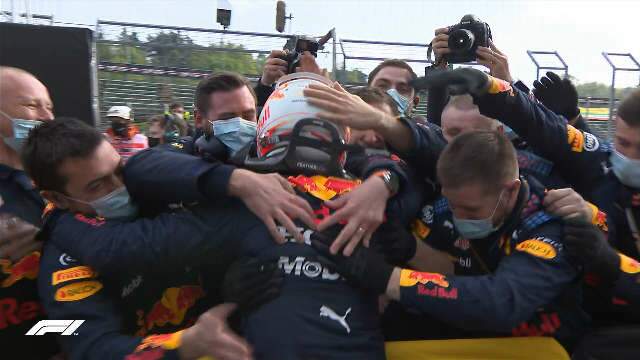 Com &ldquo;sorte de campe&atilde;o&rdquo; Max Verstappen ganha GP na It&aacute;lia 