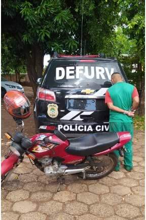 Pol&iacute;cia prende receptador e encontra moto furtada dentro de banheiro do Moren&atilde;o