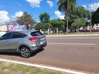 Hyundai ficou com traseira amaçada, após colisão (Foto: Aletheya Alves)