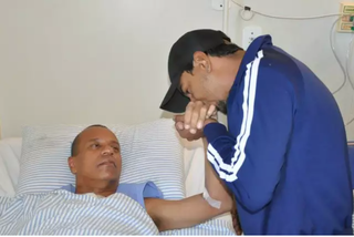 Em 2013, radialista recebeu familiar no quarto do Hospital Evangélico de Dourados. (Foto: Eliel Oliveira/Diário MS)