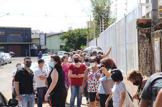 Pausada para a população em geral nesta 3ª, vacinação tem mobilizado pessoas para se imunizar contra a covid-19 (Foto: Paulo Francis/Arquivo)