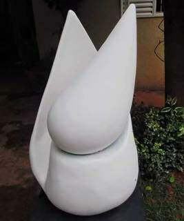 Escultura &#34;A Gota que Falta&#34; feita de cimento (Foto: Arquivo Pessoal)
