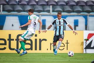 Sob os olhares de Tiago Nunes, Gr&ecirc;mio vence em casa em estreia na Sul-Americana