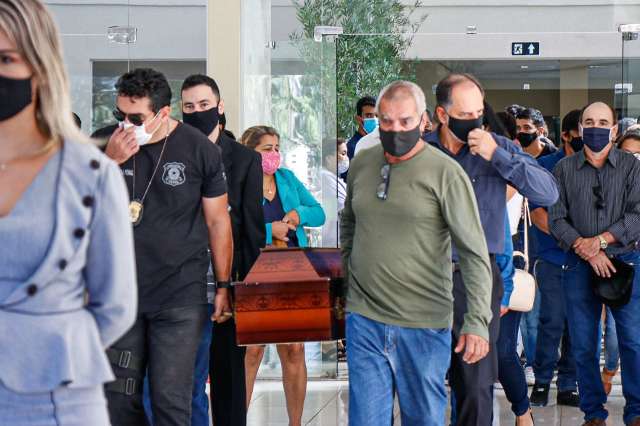  &ldquo;Muito sorridente&rdquo;, dizem familiares e amigos em adeus a ciclista morto