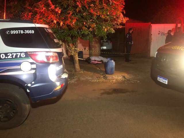 Jovem &eacute; morto com facada durante briga com namorado da ex