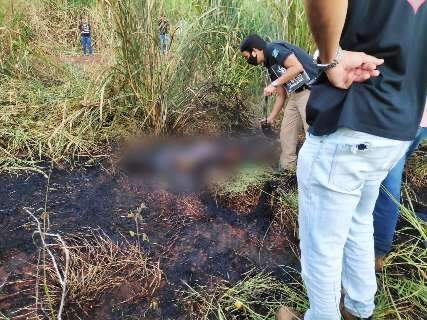 Pol&iacute;cia investiga se mulher encontrada morta foi estuprada por dois homens 