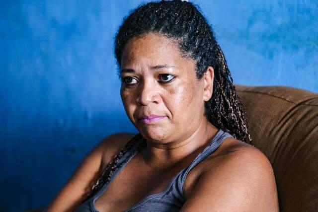 Com todos dentes quebrados e cabelo cortado, Suely suportou 10 anos de tortura