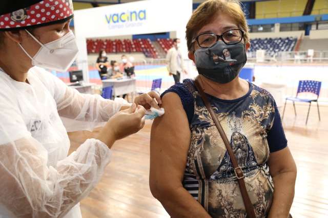 Capital retoma 2&ordf; dose contra covid nesta sexta 
