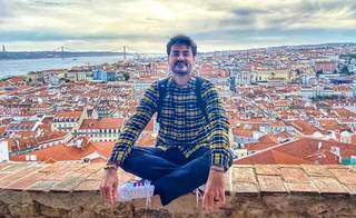 Umbandista, Guilherme fez questão de mostrar vista de Lisboa – onde mora – do alto do Castelo de São Jorge (Foto: Arquivo Pessoal)