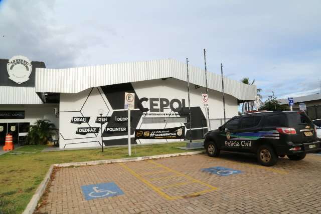 Com faca no pesco&ccedil;o, motorista de aplicativo &eacute; feito ref&eacute;m durante roubo