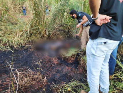 Pol&iacute;cia ca&ccedil;a em &aacute;rea rural 2&ordm; suspeito de matar mulher carbonizada 