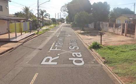Homem morre esfaqueado e moradores det&ecirc;m assassino