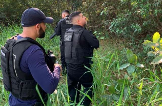 Homem &eacute; preso por posse ilegal de arma durante ca&ccedil;ada por assassino de Telma 
