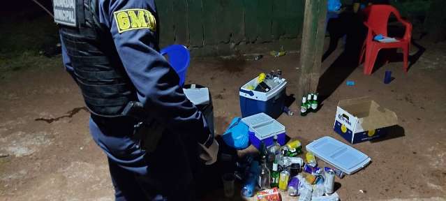 Guarda acaba com festa em galpão de fazenda e leva 18 para delegacia