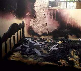 Usu&aacute;rio de crack coloca fogo na casa da av&oacute; no Jardim Los Angeles