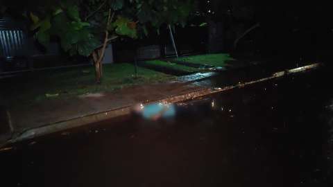 Moradores encontram homem de 41 anos morto com tiro nas costas