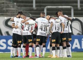 Jogadores do Timão reunidos em campo antes de jogo (Foto: Rodrigo Coca/Agência Corinthians)